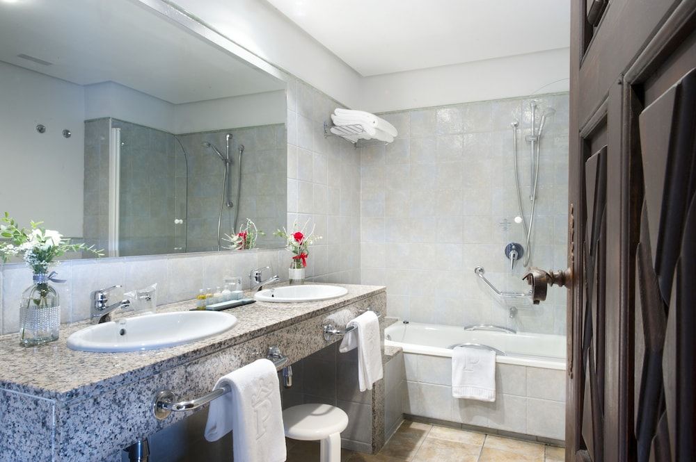 Parador De Cangas De Onis Standard Twin Room 3