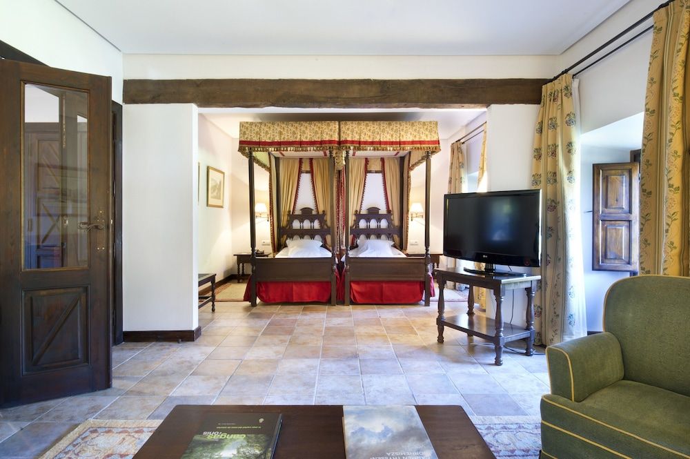 Parador De Cangas De Onis Superior Twin Room 13