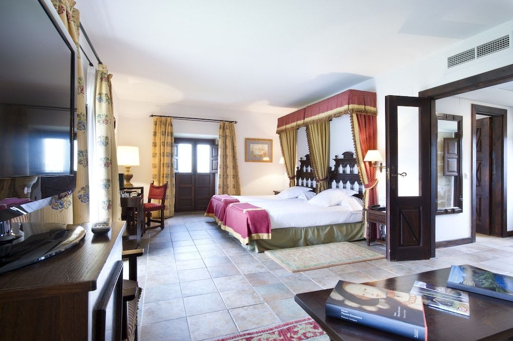 Parador De Cangas De Onis Superior Twin Room 8