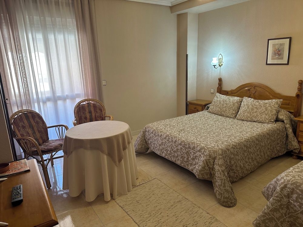 Hotel Covadonga Triple Room 3