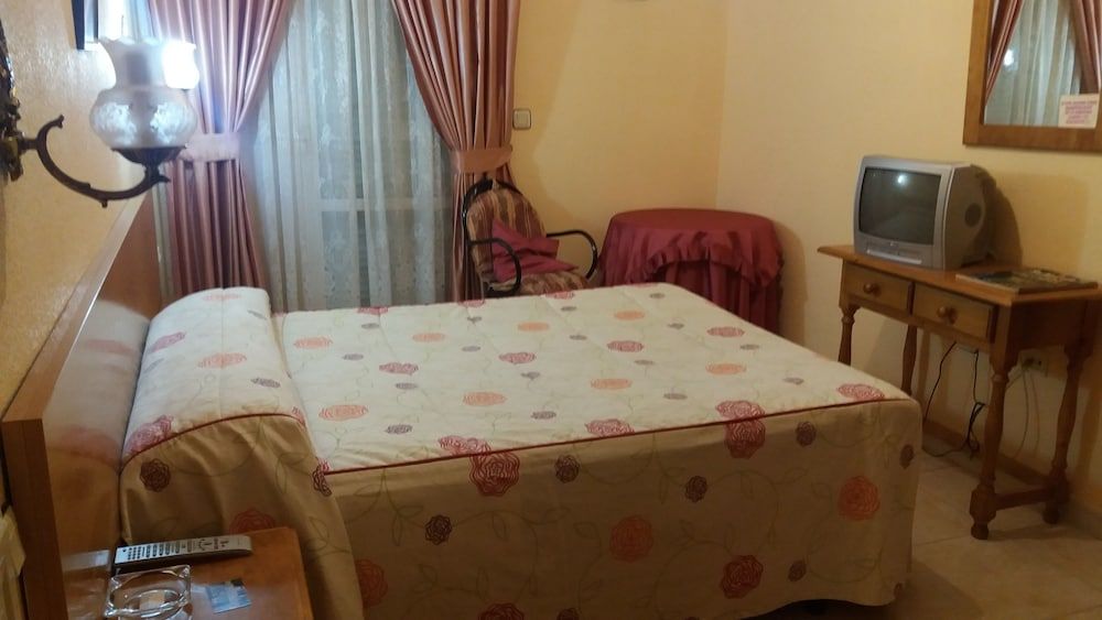 Hotel Covadonga Double or Twin Room 6