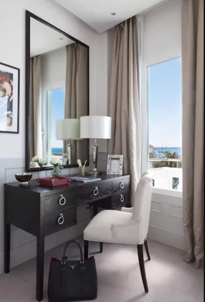 Suite, Balcony