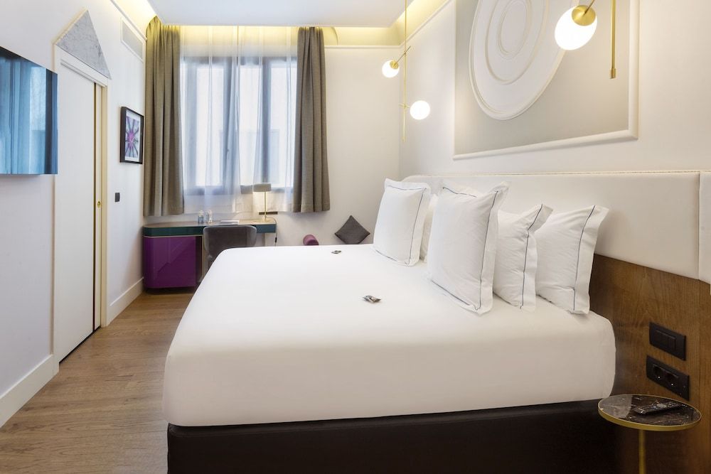 One Shot Fortuny Standard Double Room 2