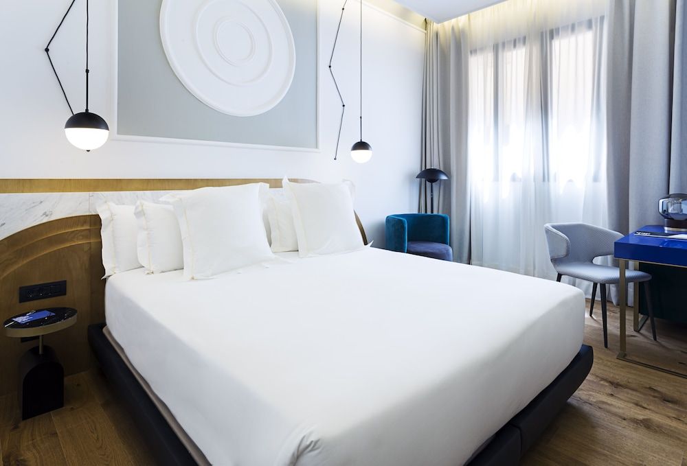 One Shot Fortuny Standard Double Room 7