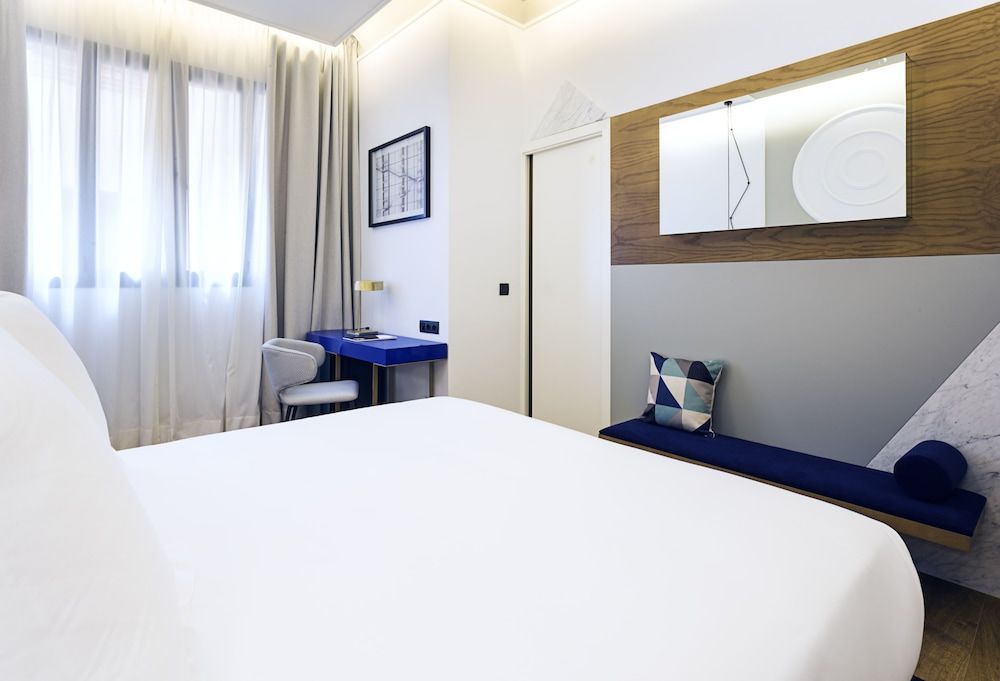 One Shot Fortuny Standard Double Room 4