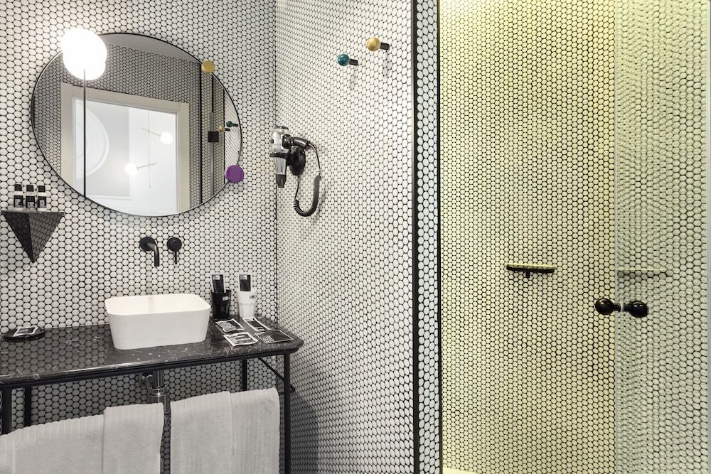 One Shot Fortuny Standard Double Room 9