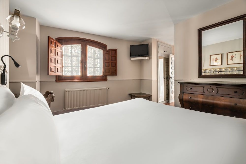 Crisol Mesón del Cid Family Suite, Multiple Beds 3