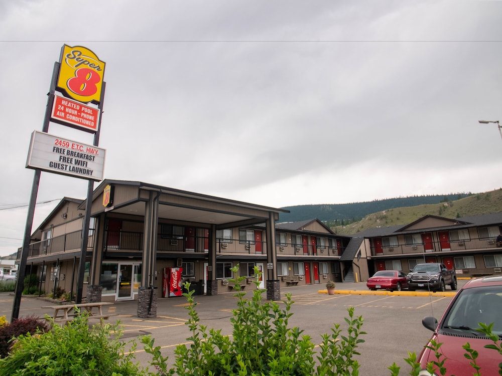 undefined Super 8 by Wyndham Kamloops East 6
