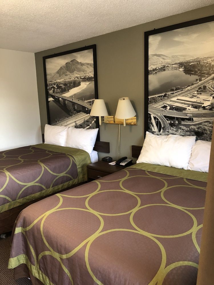 undefined Super 8 by Wyndham Kamloops East 8
