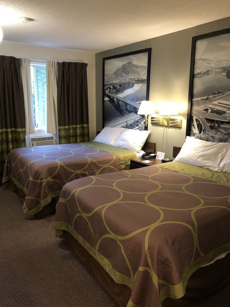 undefined Super 8 by Wyndham Kamloops East 7