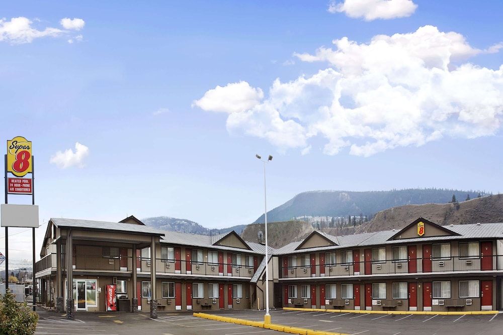 undefined Super 8 by Wyndham Kamloops East 5