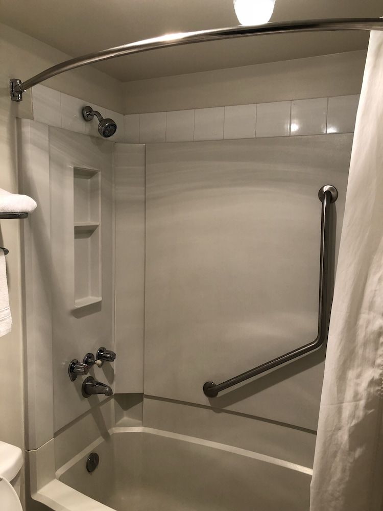 undefined Super 8 by Wyndham Kamloops East 9