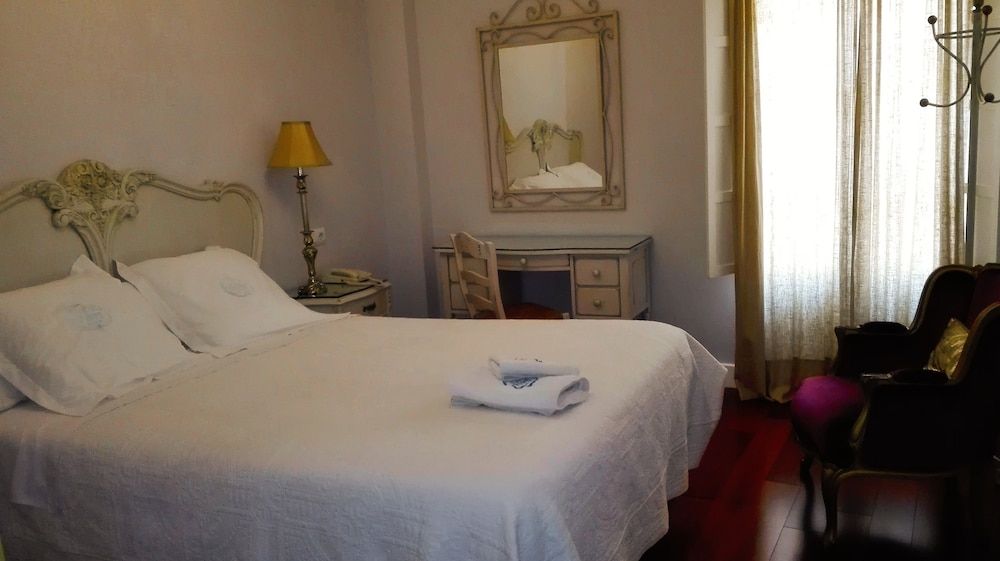 Le Petit Paris Standard Double Room