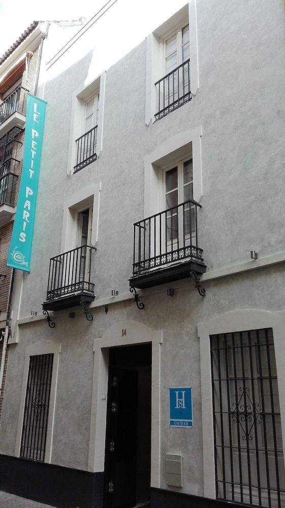 undefined Le Petit Paris 5