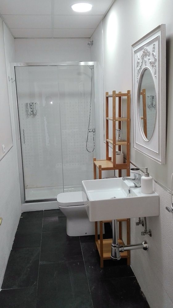 Le Petit Paris Standard Double Room 7