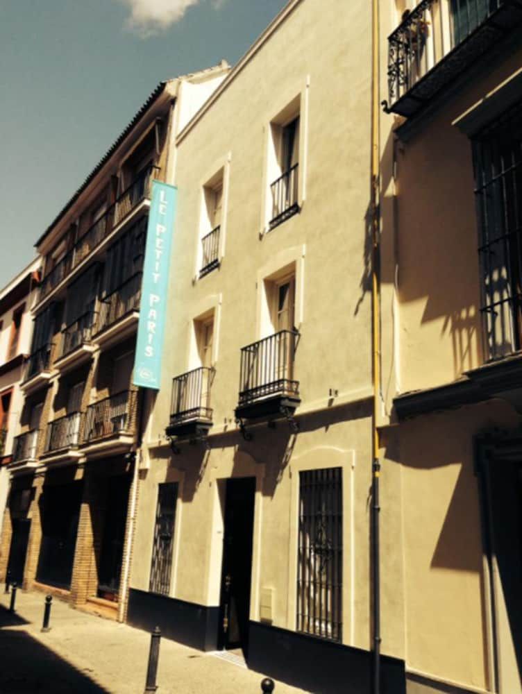 undefined Le Petit Paris 4