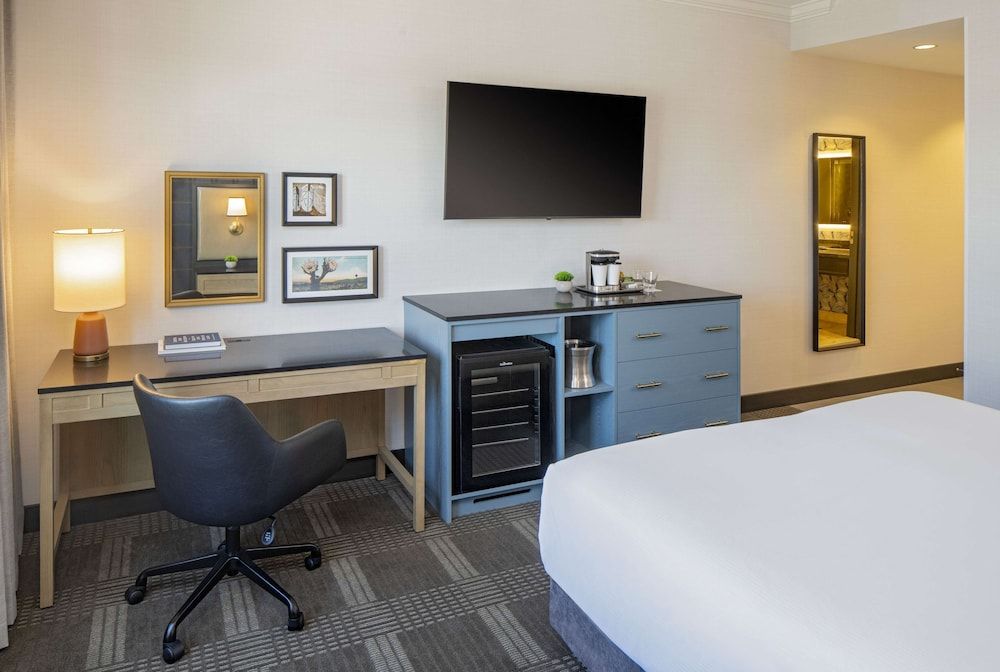 Room, 1 King Bed, Courtyard View
