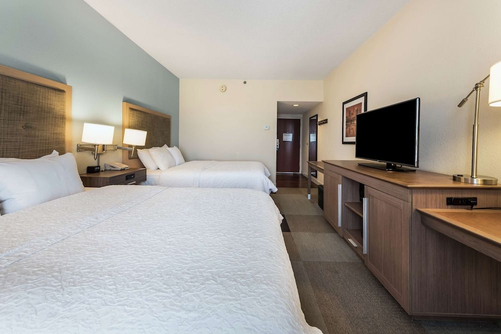 Hampton Inn by Hilton Columbus I-70E/Hamilton Rd Two Queens Non Smoking 5