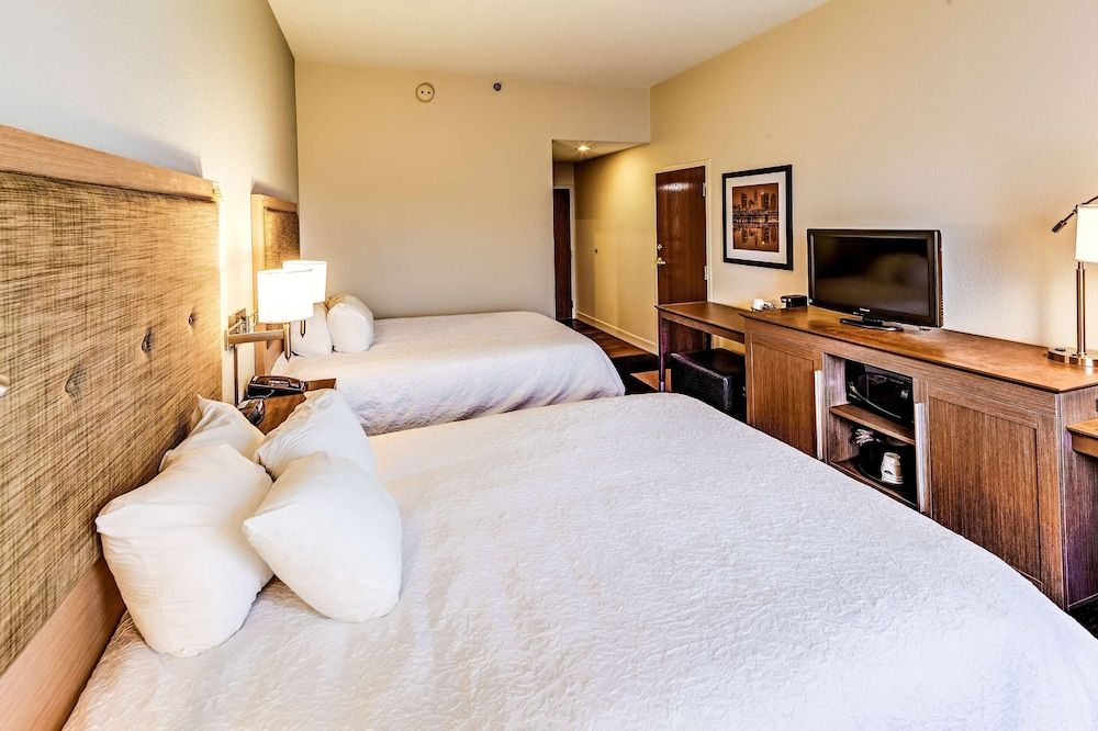 Hampton Inn by Hilton Columbus I-70E/Hamilton Rd Two Queens Non Smoking 2