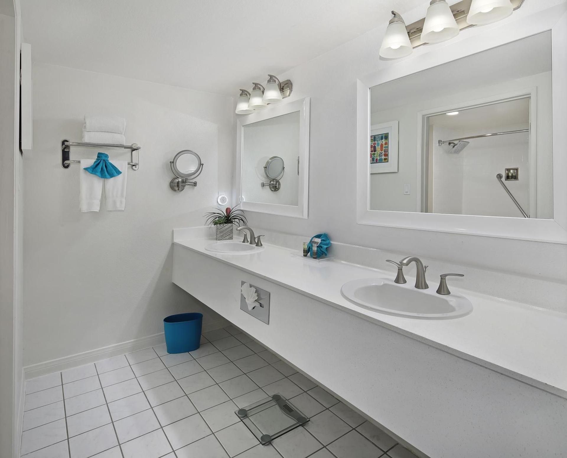 2 Queen Beds Wheelchair Access