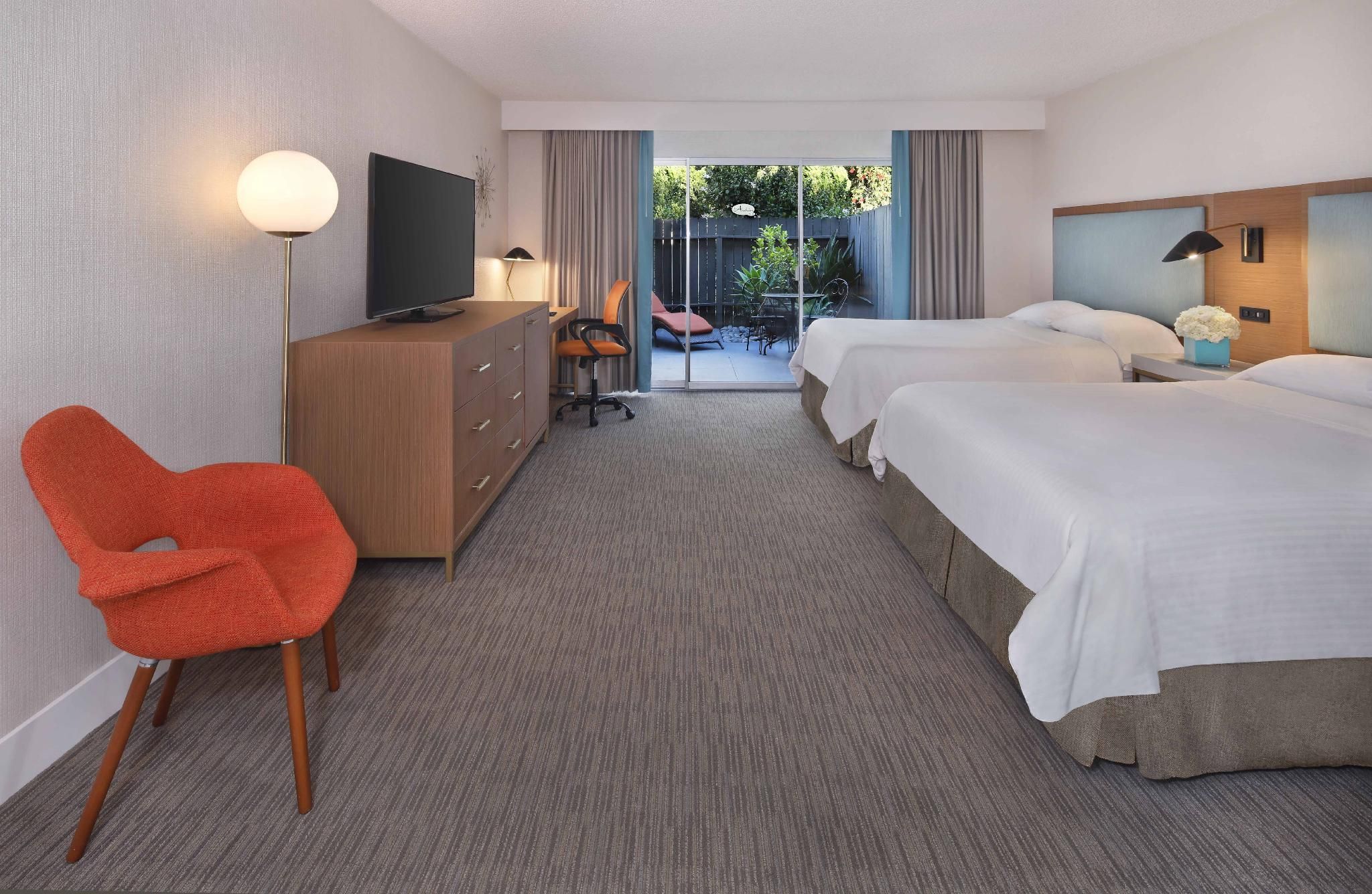 2 Queen Beds Wheelchair Access