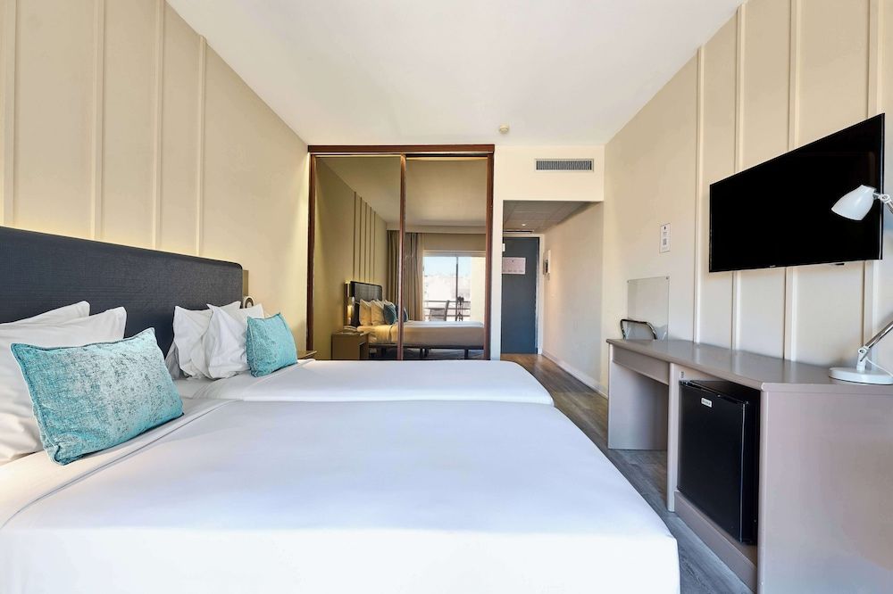 Deluxe Room, 2 Twin Beds, Non Smoking (Village View)