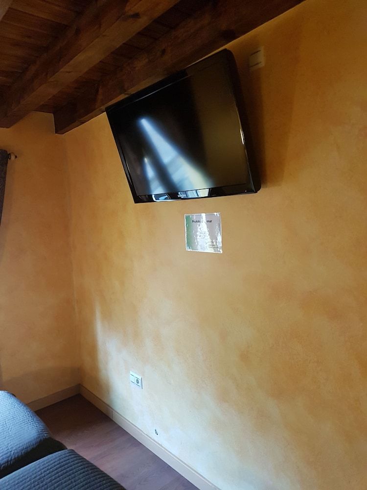 Hostal Segovia Twin Room, Balcony 6