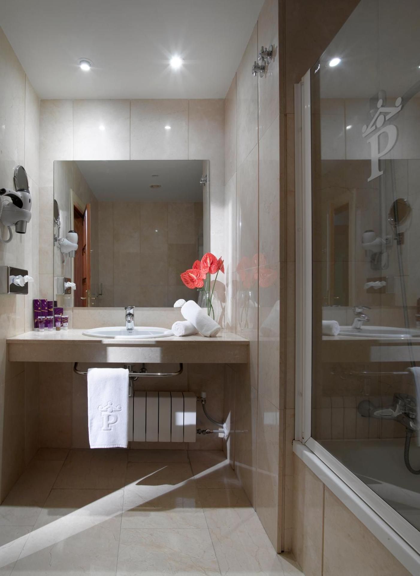 Parador de Cordoba Standard Double Room (3 Adults) 3