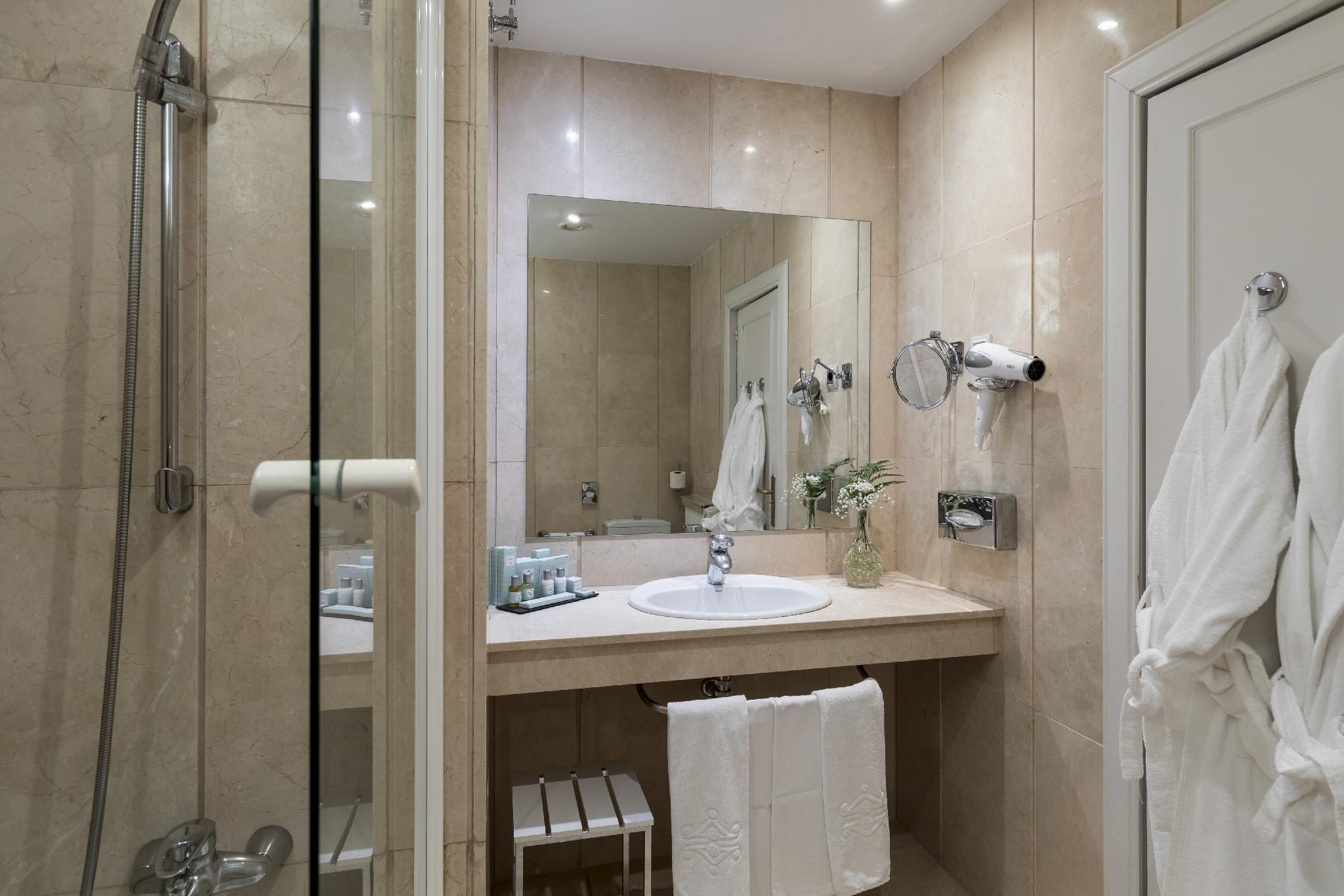 Parador de Cordoba Junior Suite 3