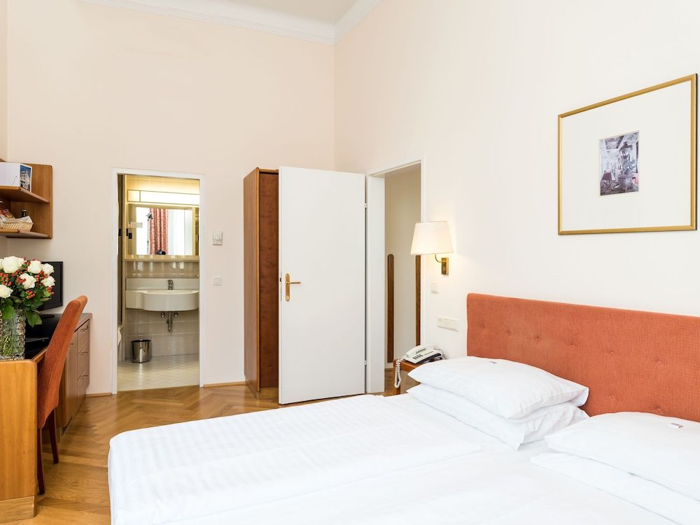 Hotel Johann Strauss Standard Double Room 6