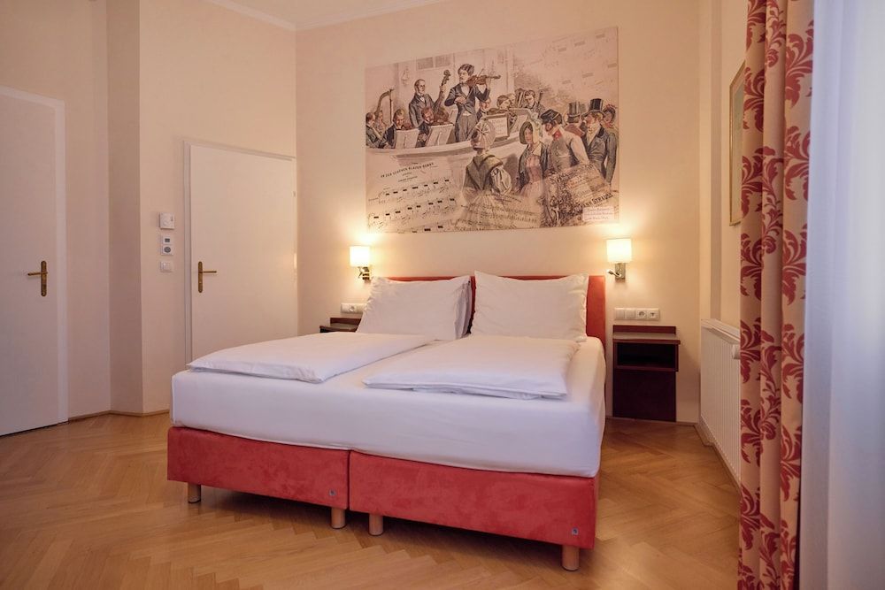 Hotel Johann Strauss Standard Double Room 9