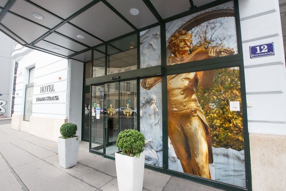 undefined Hotel Johann Strauss 6