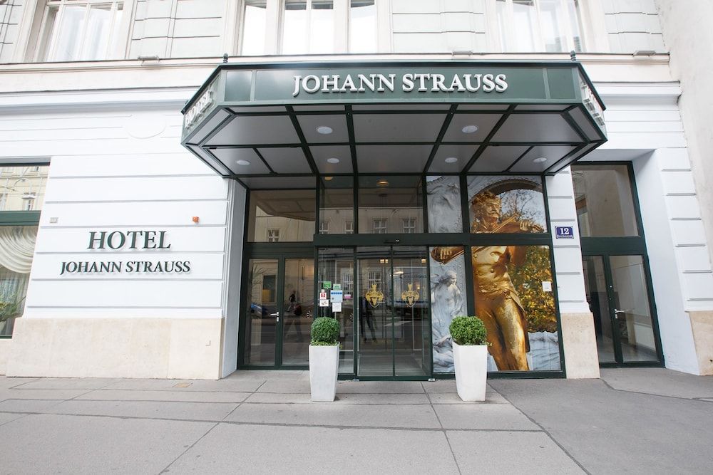 undefined Hotel Johann Strauss 7