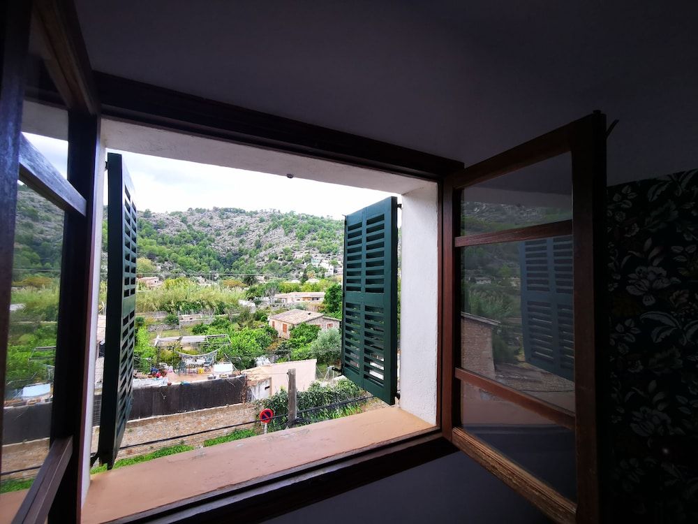 Sol Port Soller Standard Double Room, Shared Bathroom 7