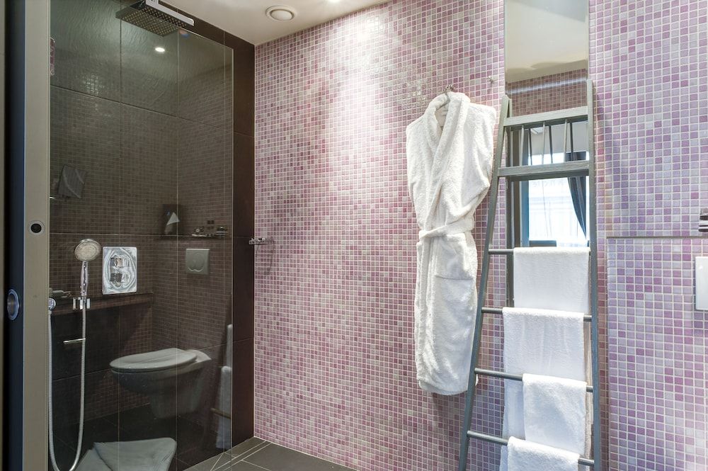 ZE Hotel Club Double Room 9