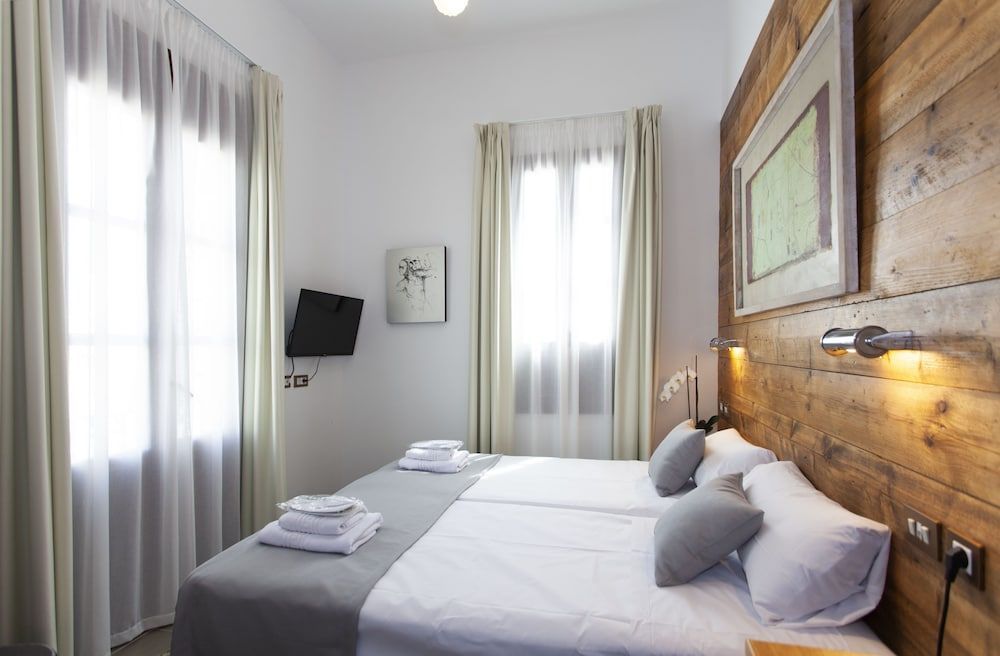 Gran H La Marina 1920 Superior Room, 1 Bedroom, City View 4