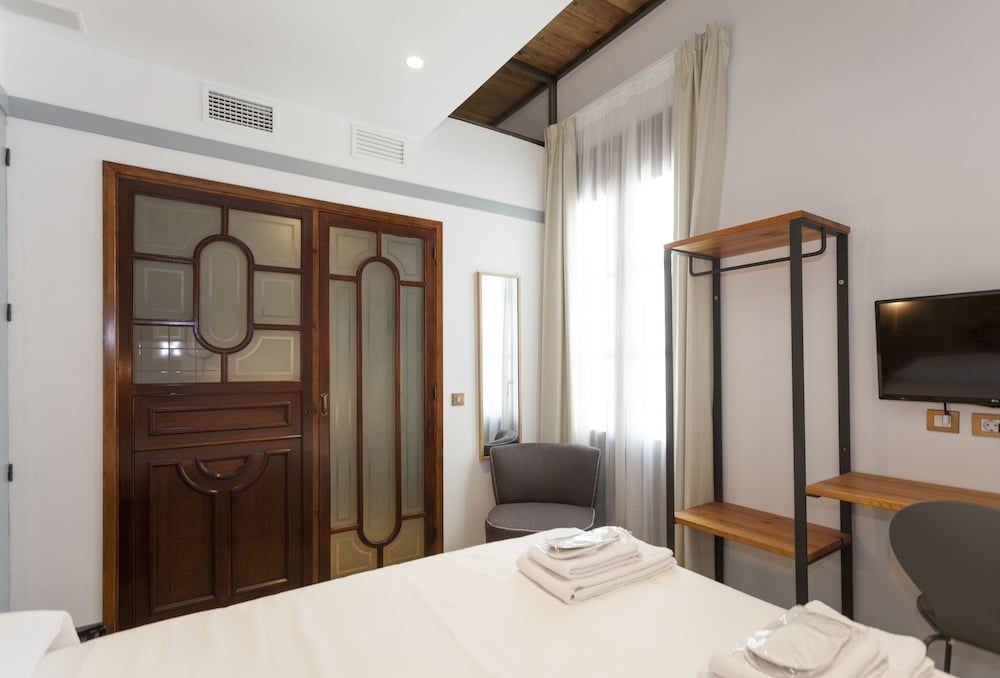 Gran H La Marina 1920 Classic Double Room, 1 Queen Bed, City View 14