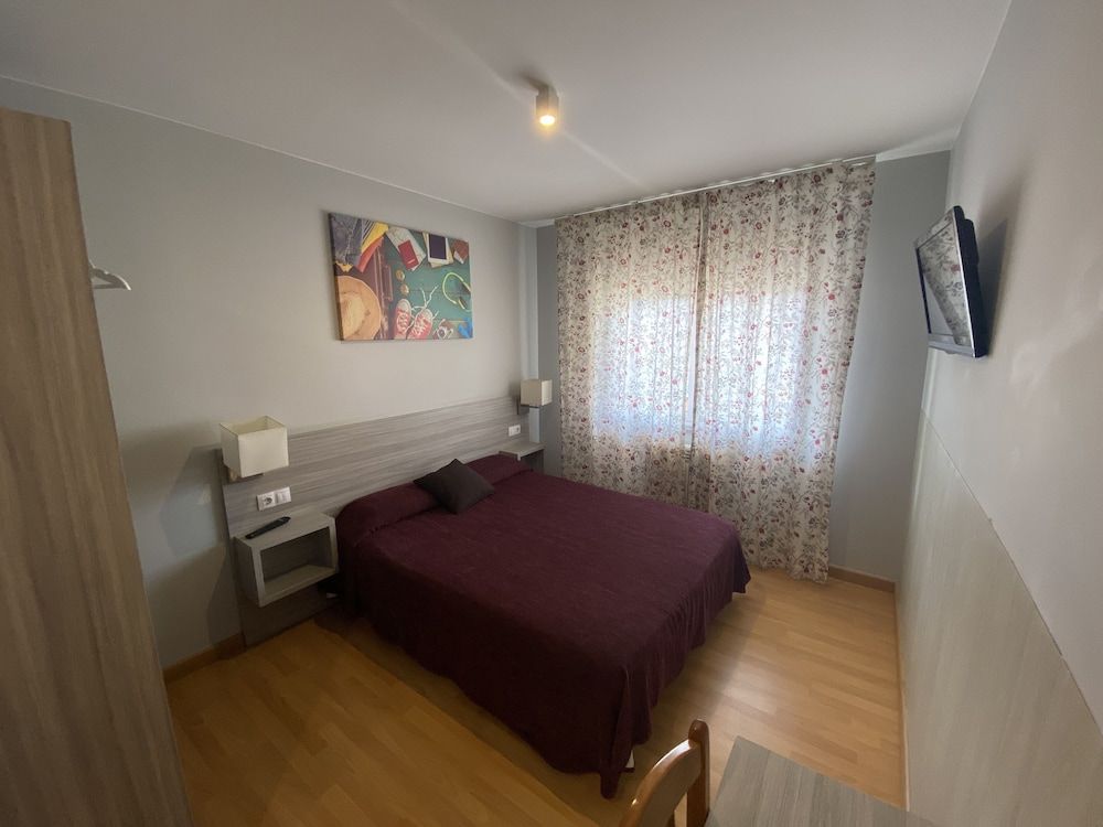 Hostal DP Cristal Double Room, Private Bathroom 12