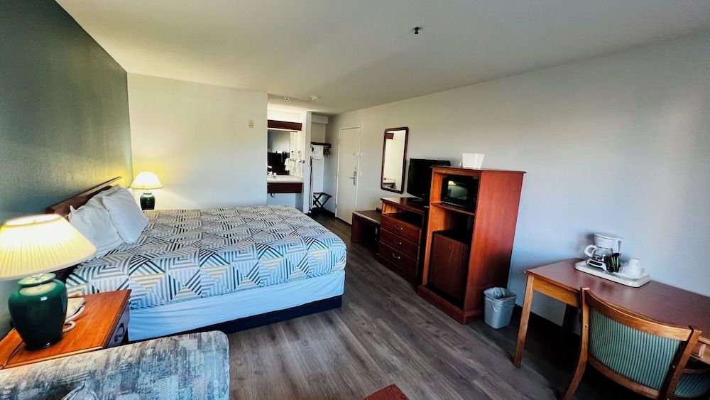 Standard Room, 1 King Bed, Non Smoking, Refrigerator & Microwave