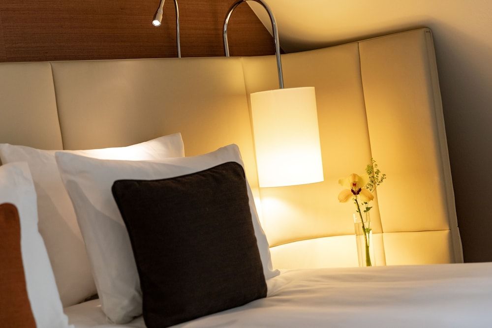 Renaissance Lucerne Hotel Standard Room, 1 King Bed 2