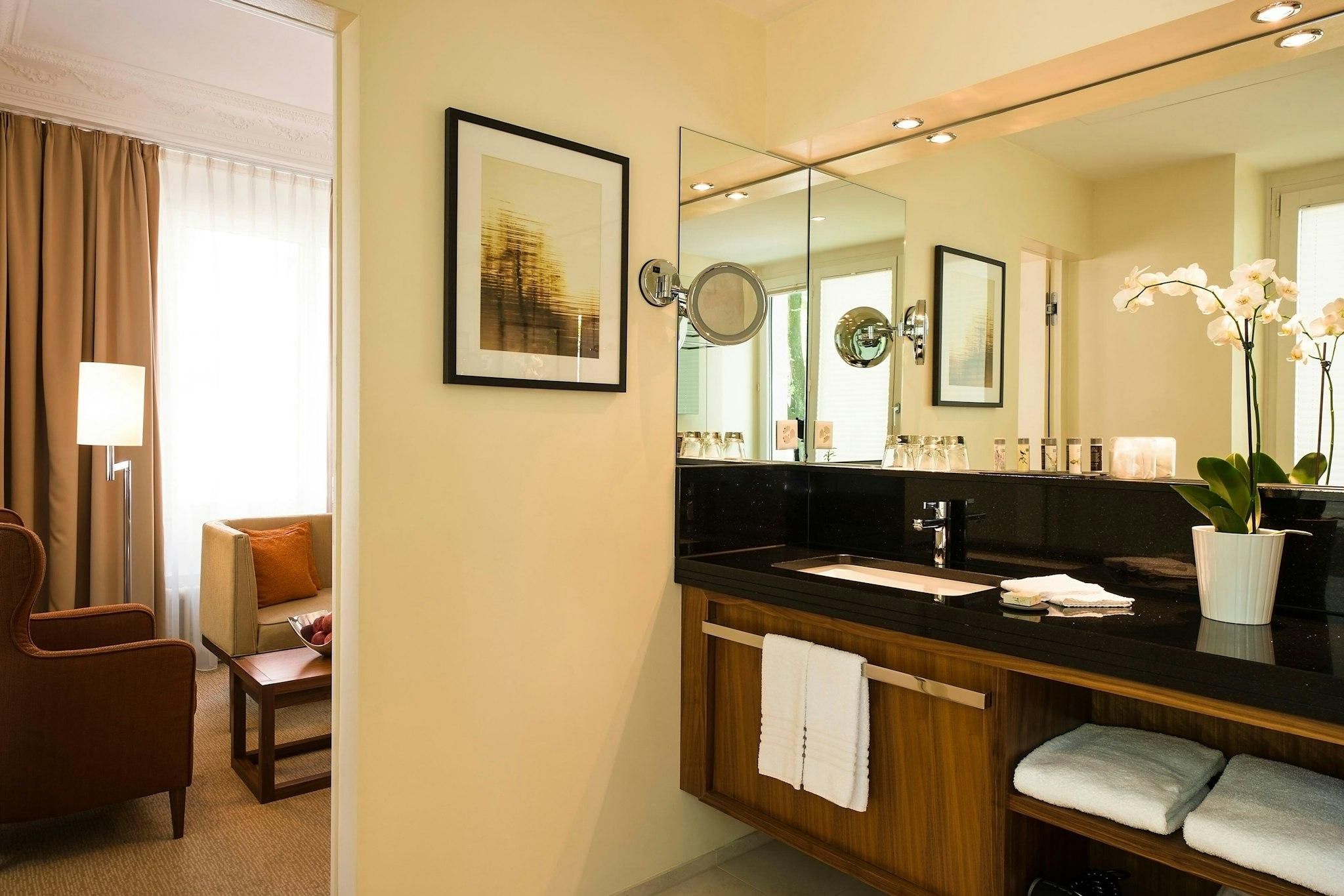 undefined Renaissance Lucerne Hotel 5