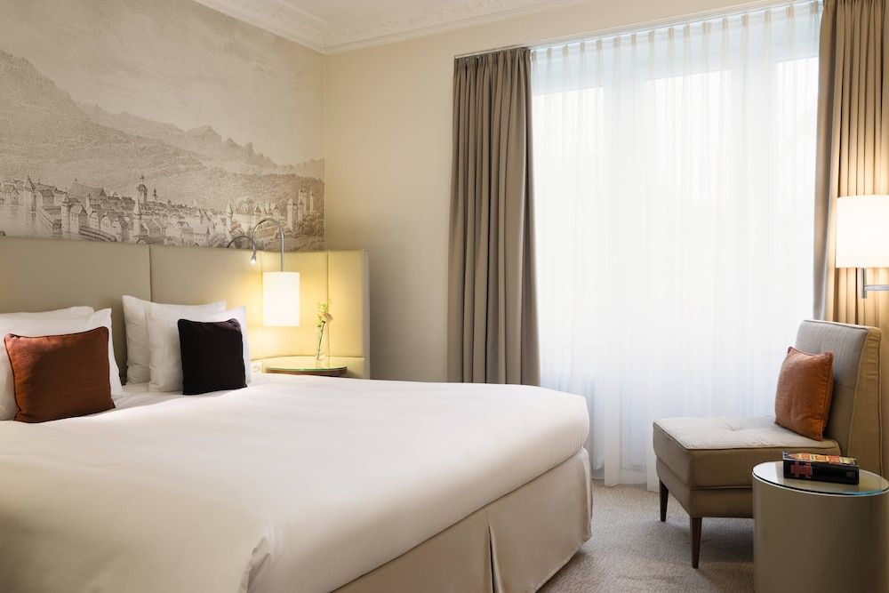 Renaissance Lucerne Hotel Standard Room, 1 King Bed