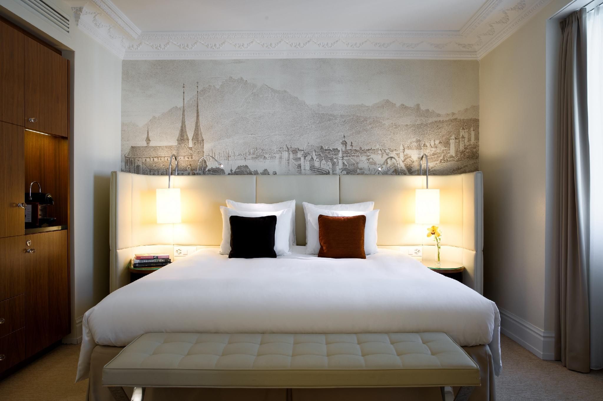 undefined Renaissance Lucerne Hotel 4
