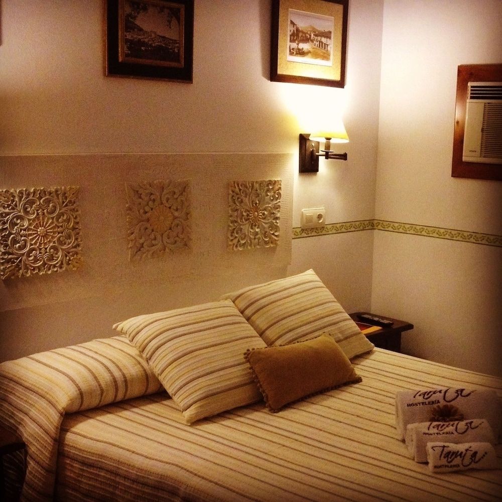 Hostal Alba Taruta Single Room