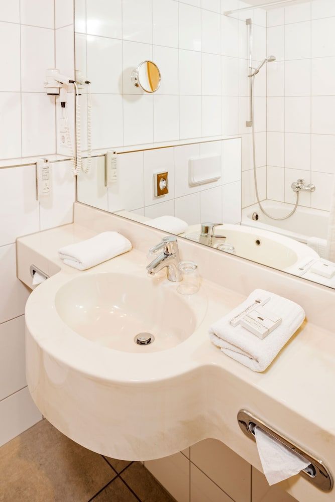 BURNS Art Hotel Double Room 6