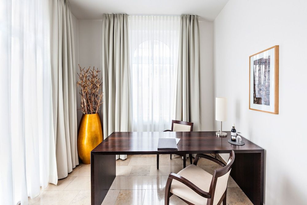 undefined BURNS Art Hotel 3