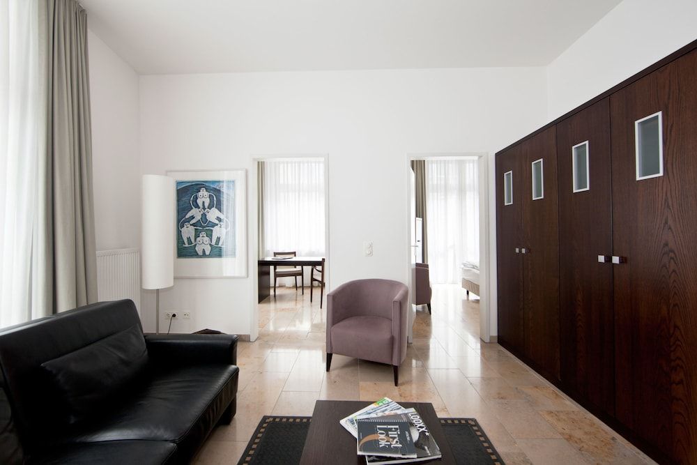 undefined BURNS Art Hotel 4