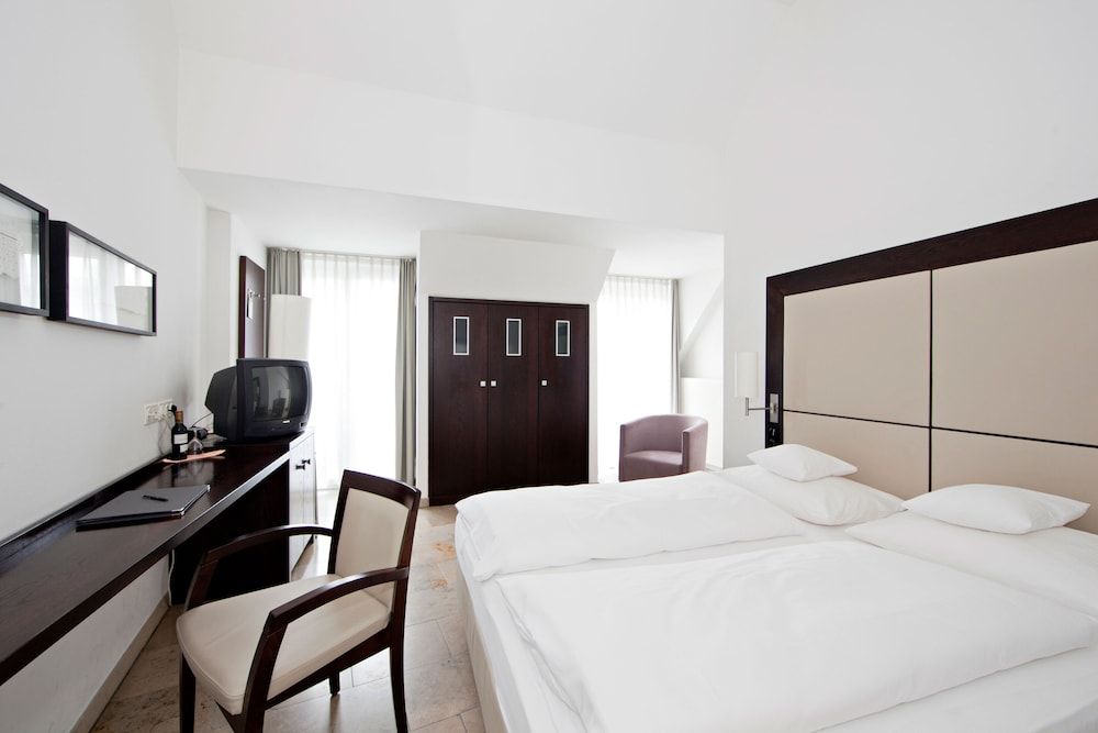 BURNS Art Hotel Double Room