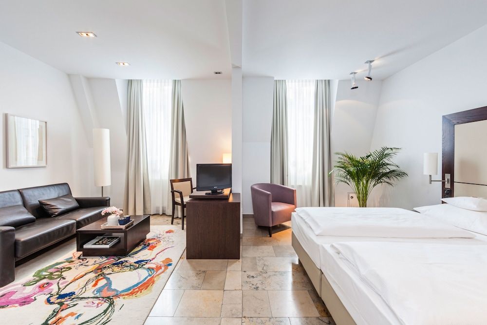 BURNS Art Hotel Junior Suite 2