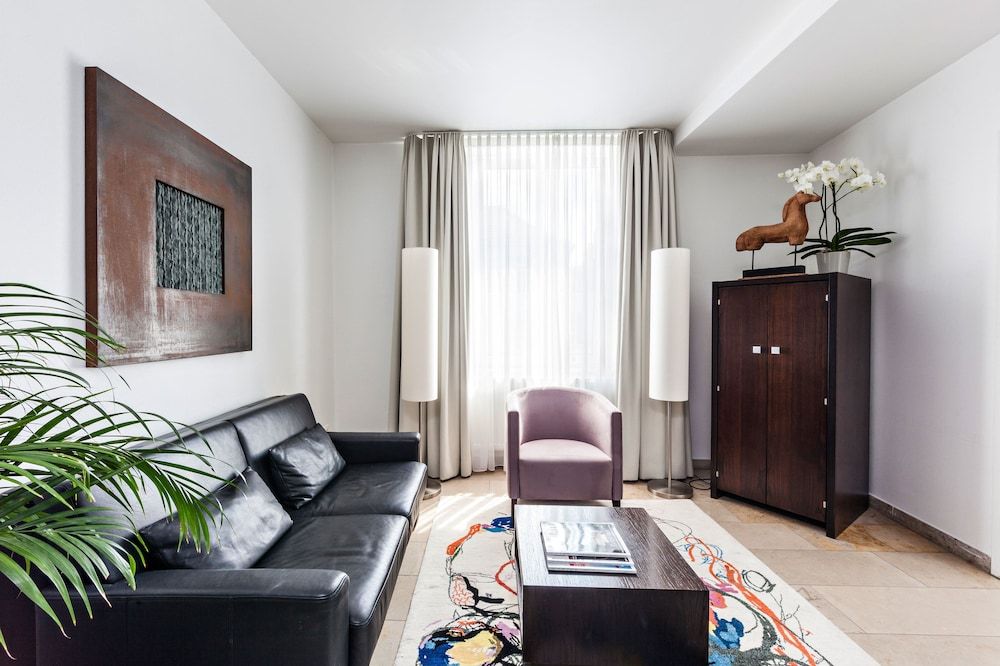 BURNS Art Hotel Junior Suite 3